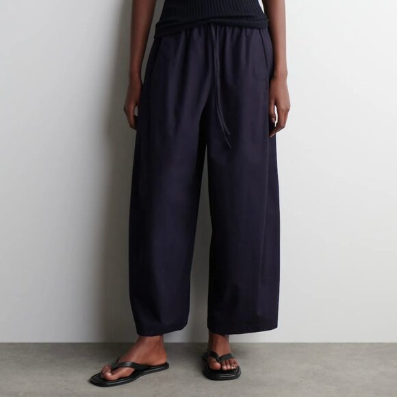 COS Elasticated Barrel-Leg Trousers in Navy - Picture 3 of 10